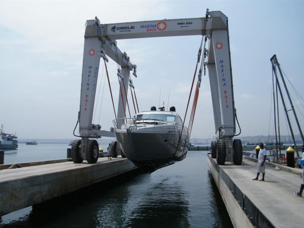 200 ton Capacity Mobile Boat Hoist