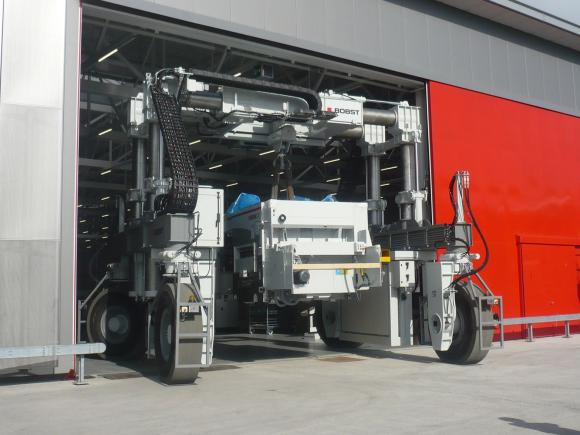 60 ton Capacity telescopic Straddle Carrier