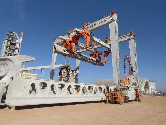 straddle carrier precast yard