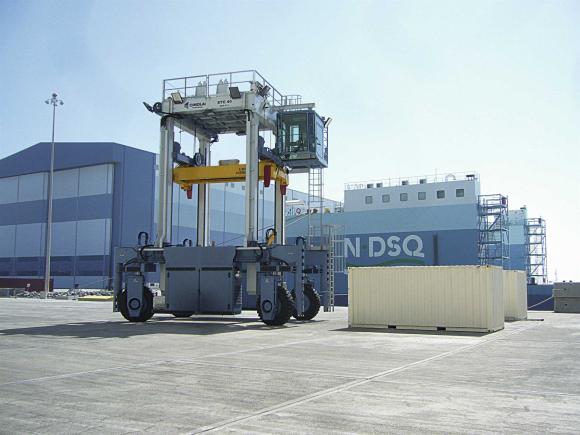 straddle carrier container handling