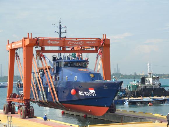 mobiler bootskran 300 ton 