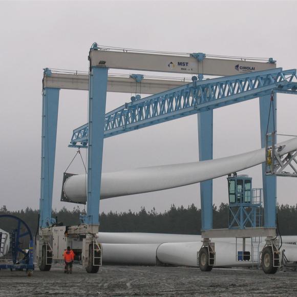 RTG portalkran auf reifen straddlecarrier windkraft cimolai hedke